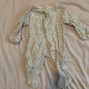 Magnetic nb onesie